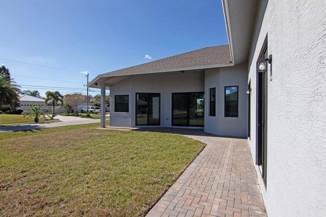4689 SW Tacoma Street, Port St. Lucie, FL 34953