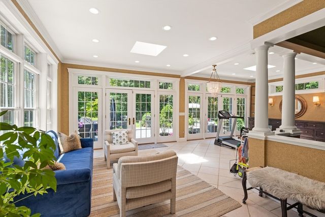 2 Shipley Cir, Westford, MA 01886