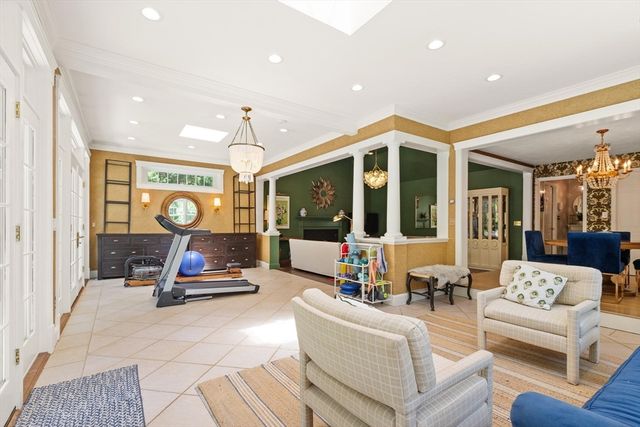 2 Shipley Cir, Westford, MA 01886