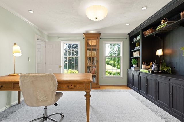 2 Shipley Cir, Westford, MA 01886