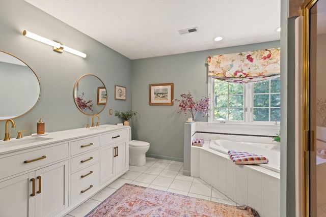 2 Shipley Cir, Westford, MA 01886