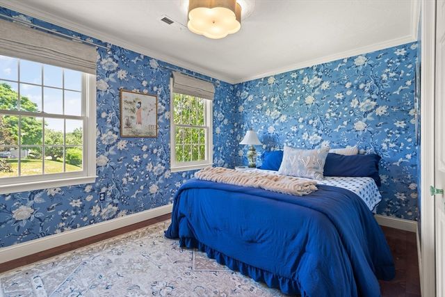 2 Shipley Cir, Westford, MA 01886