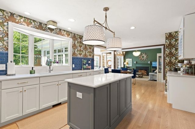 2 Shipley Cir, Westford, MA 01886