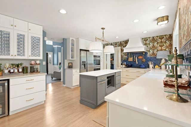 2 Shipley Cir, Westford, MA 01886