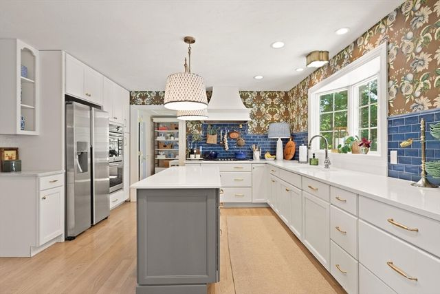 2 Shipley Cir, Westford, MA 01886