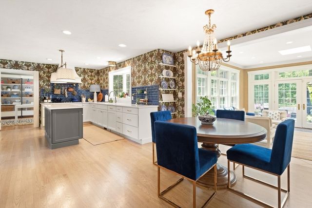 2 Shipley Cir, Westford, MA 01886