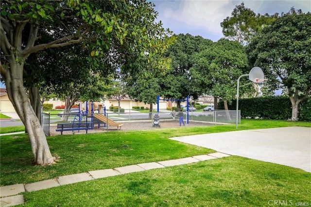 9742 Villa Pacific, Huntington Beach, CA 92646