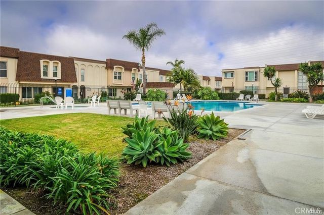 9742 Villa Pacific, Huntington Beach, CA 92646