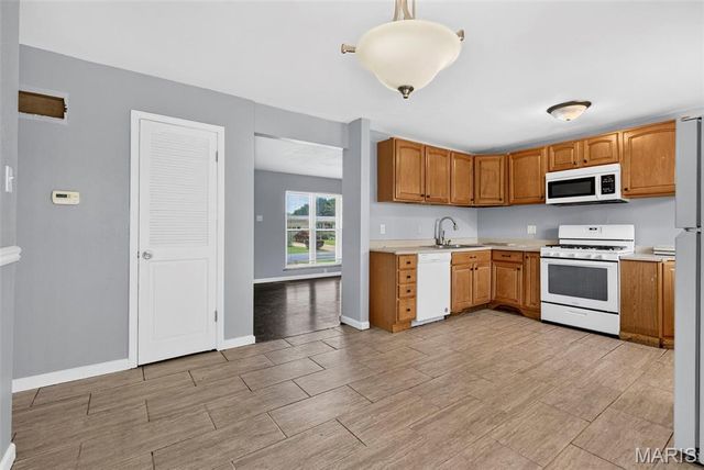 1325 Estes Drive, Florissant, MO 63031