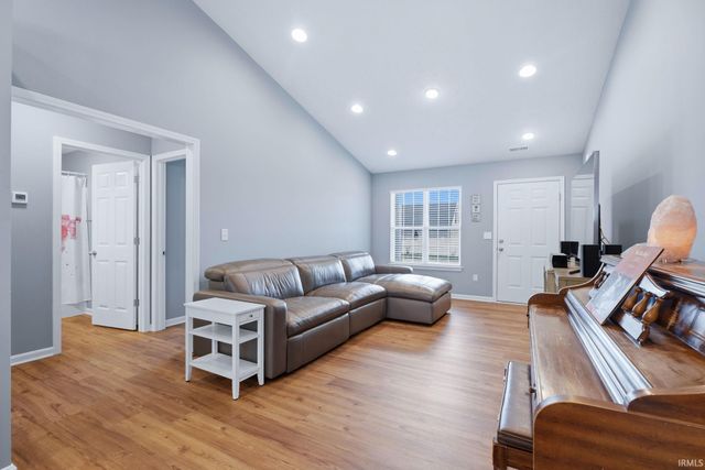 15245 Shakespeare Drive, Evansville, IN 47725