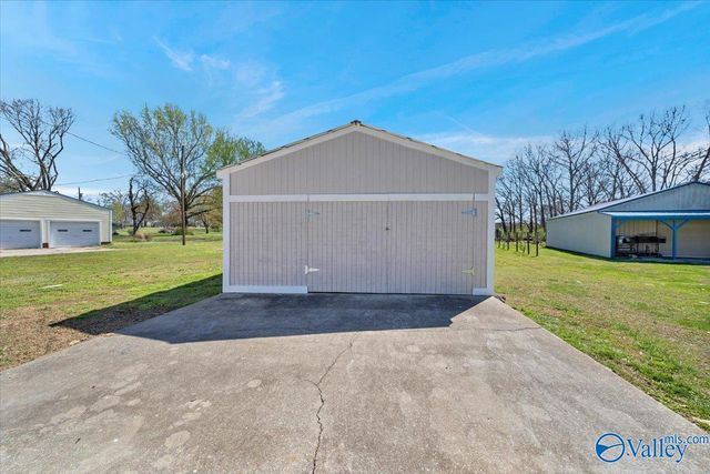 27792 South Road, Athens, AL 35613