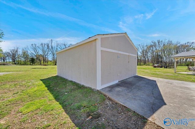 27792 South Road, Athens, AL 35613