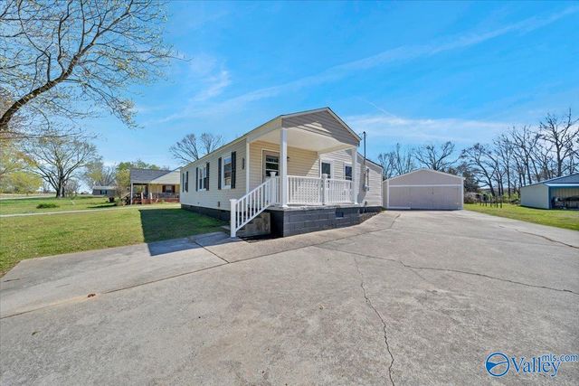 27792 South Road, Athens, AL 35613