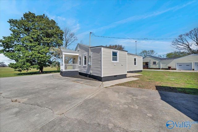 27792 South Road, Athens, AL 35613