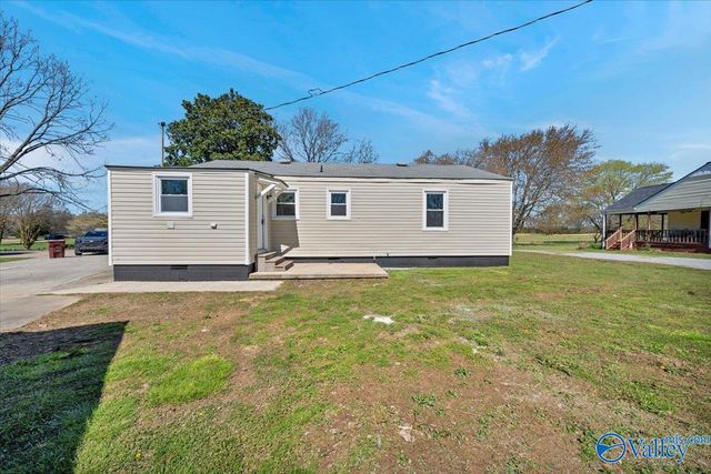 27792 South Road, Athens, AL 35613