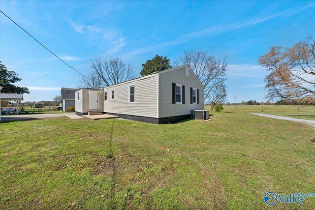 27792 South Road, Athens, AL 35613