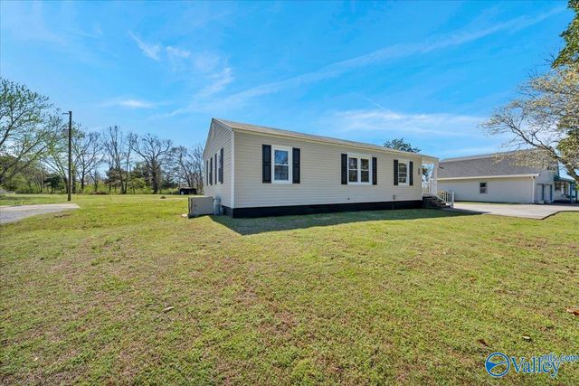 27792 South Road, Athens, AL 35613