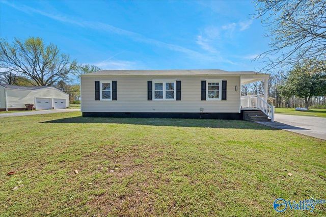 27792 South Road, Athens, AL 35613