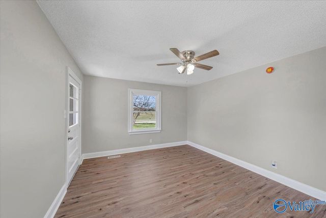 27792 South Road, Athens, AL 35613