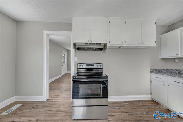 27792 South Road, Athens, AL 35613