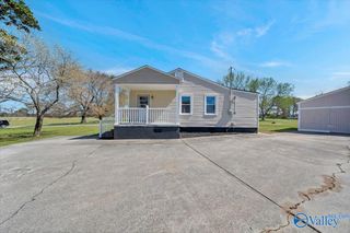 27792 South Road, Athens, AL 35613