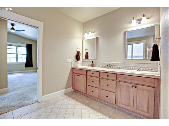 13197 Sw BEDFORD St, Tigard, OR 97224