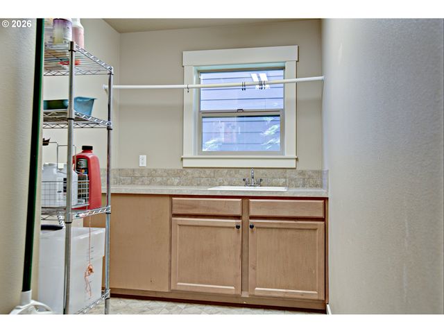 13197 Sw BEDFORD St, Tigard, OR 97224