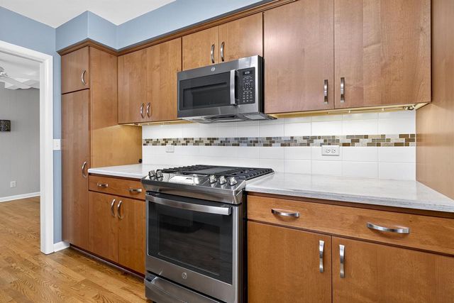 1040 E MOORPARK AVENUE, Appleton, WI 54911