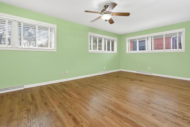 1040 E MOORPARK AVENUE, Appleton, WI 54911