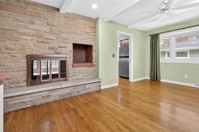 1040 E MOORPARK AVENUE, Appleton, WI 54911