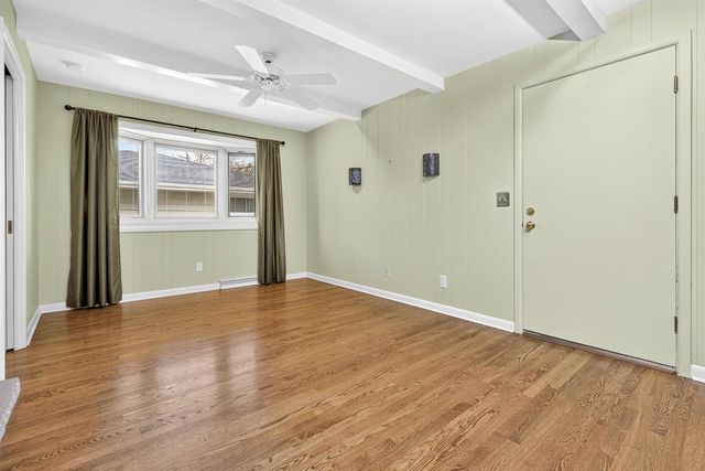 1040 E MOORPARK AVENUE, Appleton, WI 54911