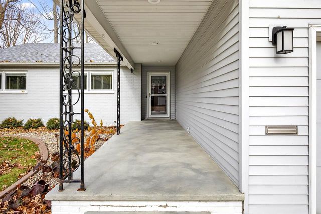 1040 E MOORPARK AVENUE, Appleton, WI 54911