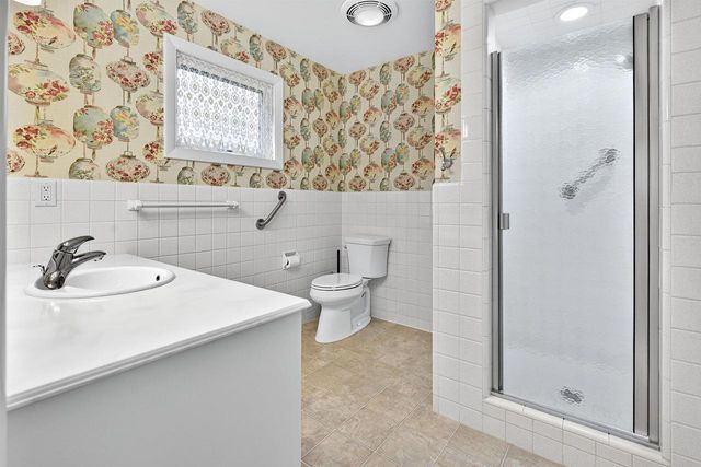 1040 E MOORPARK AVENUE, Appleton, WI 54911