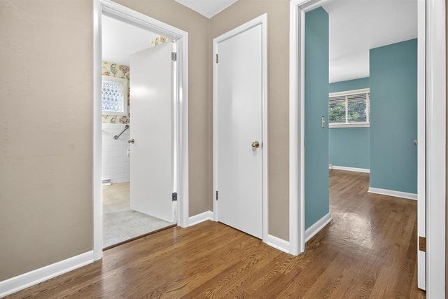 1040 E MOORPARK AVENUE, Appleton, WI 54911