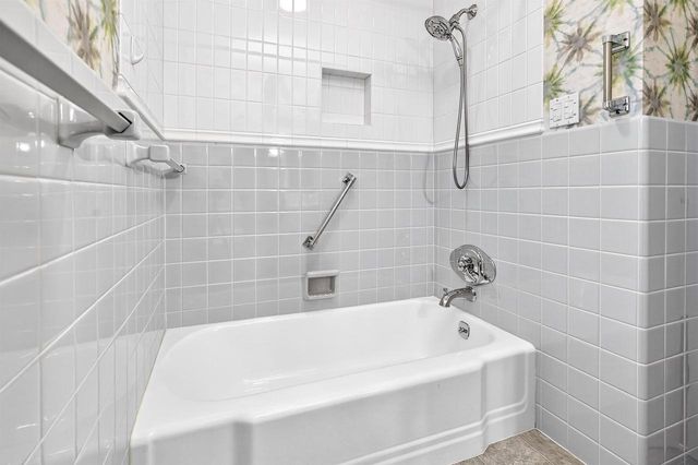 1040 E MOORPARK AVENUE, Appleton, WI 54911