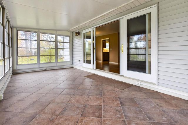 1040 E MOORPARK AVENUE, Appleton, WI 54911