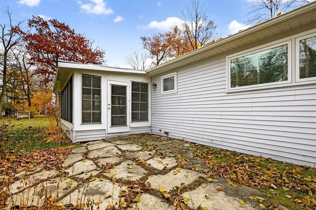 1040 E MOORPARK AVENUE, Appleton, WI 54911