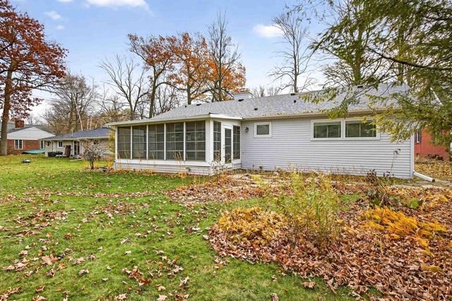 1040 E MOORPARK AVENUE, Appleton, WI 54911