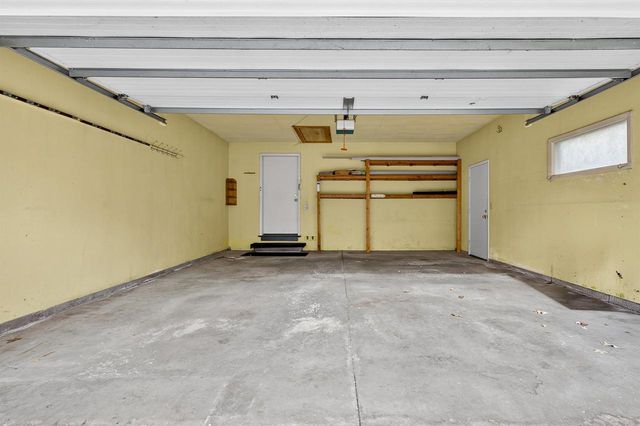 1040 E MOORPARK AVENUE, Appleton, WI 54911