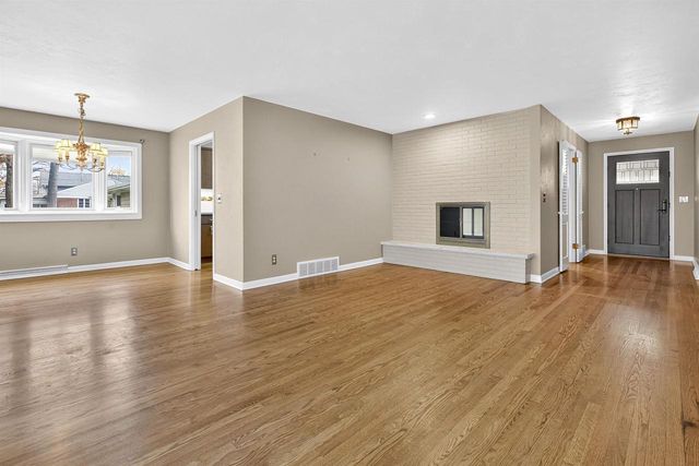 1040 E MOORPARK AVENUE, Appleton, WI 54911