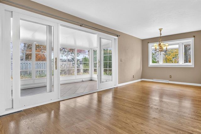 1040 E MOORPARK AVENUE, Appleton, WI 54911