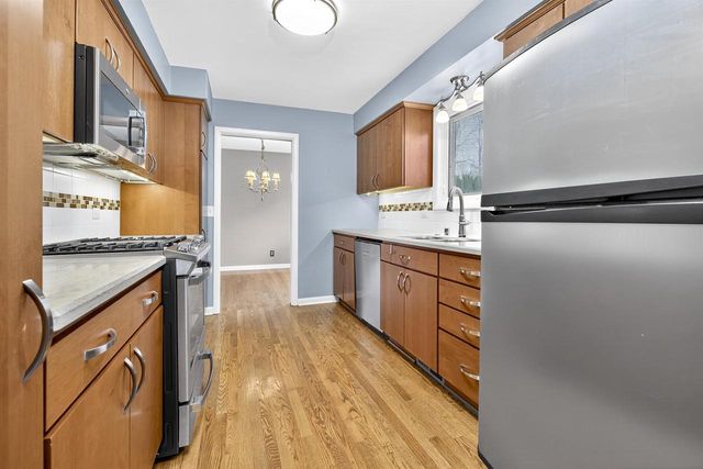 1040 E MOORPARK AVENUE, Appleton, WI 54911