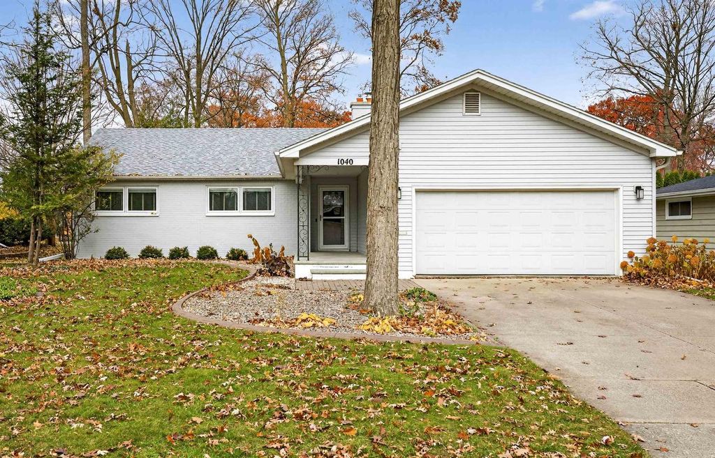 1040 E MOORPARK AVENUE, Appleton, WI 54911