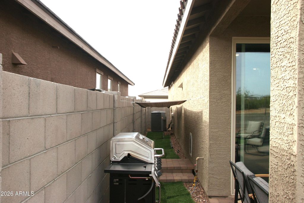 Image 28 of property listing at 16052 W HONEYSUCKLE Drive, Surprise, AZ 85387