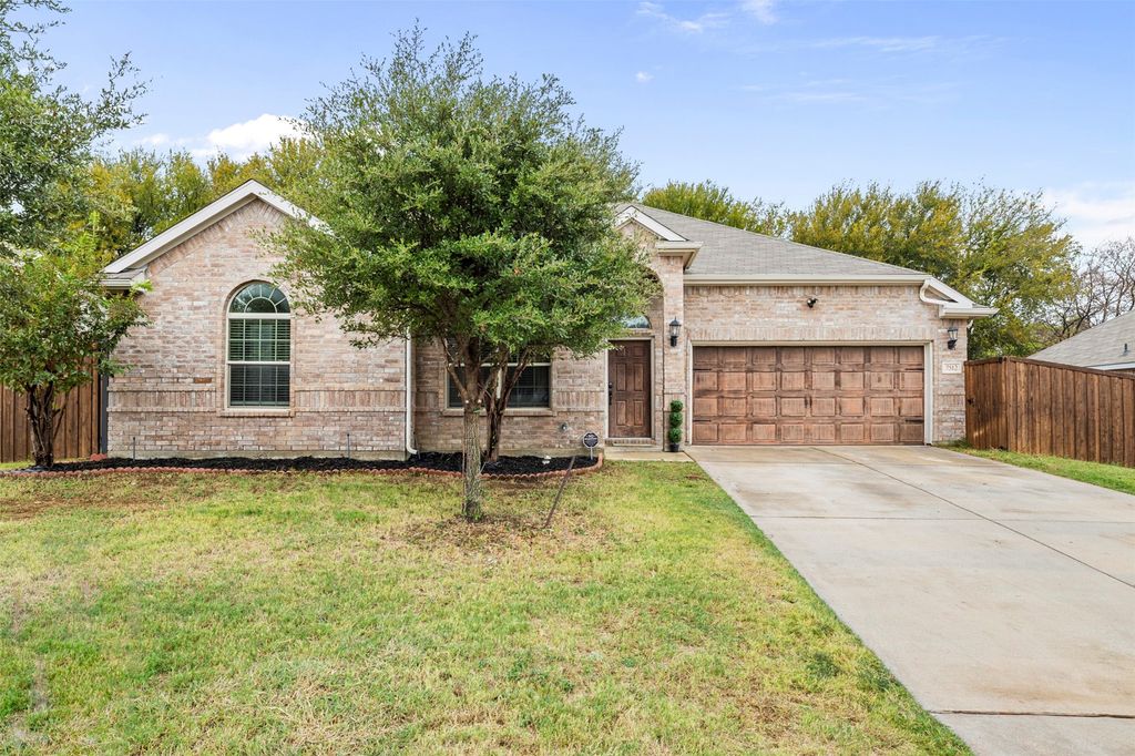 7512 Rose Crest Boulevard, Forest Hill, TX 76140