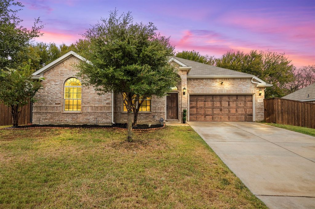 7512 Rose Crest Boulevard, Forest Hill, TX 76140 — photo 2
