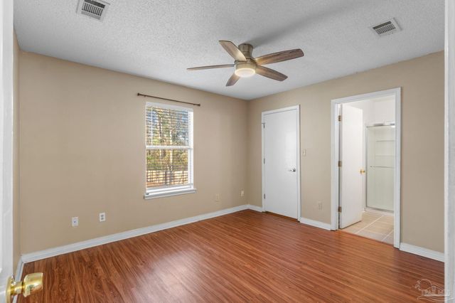 524 Greenberry Dr, Cantonment, FL 32533