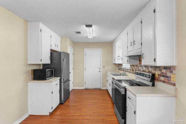 524 Greenberry Dr, Cantonment, FL 32533