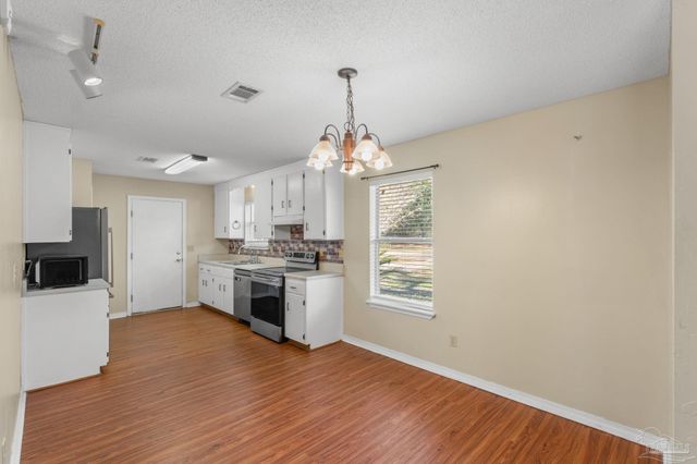 524 Greenberry Dr, Cantonment, FL 32533