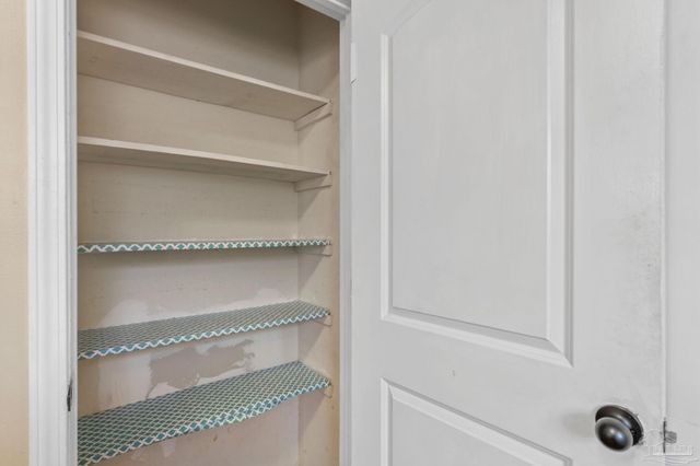 524 Greenberry Dr, Cantonment, FL 32533